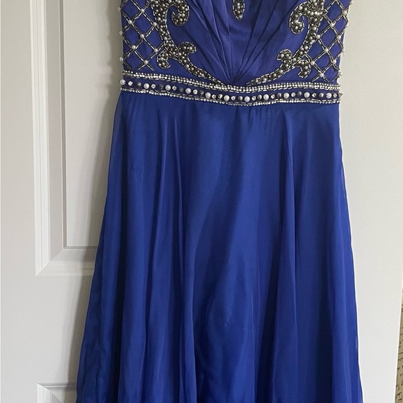 Beautiful Cap sleeve Sequined Royal blue evening gown dress - Picture 4 of 11